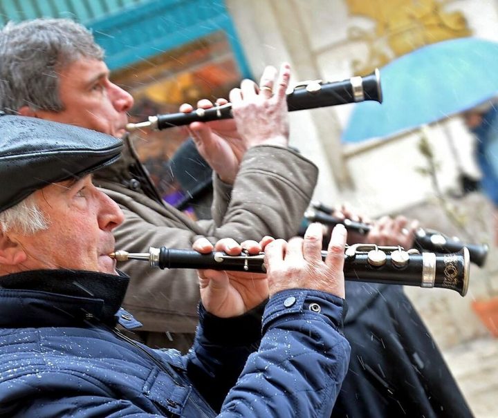 Grupo Folklórico Avento y del Grupo de Dulzaineros Badut
