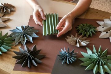 Taller de adornos navideños para niños y adultos